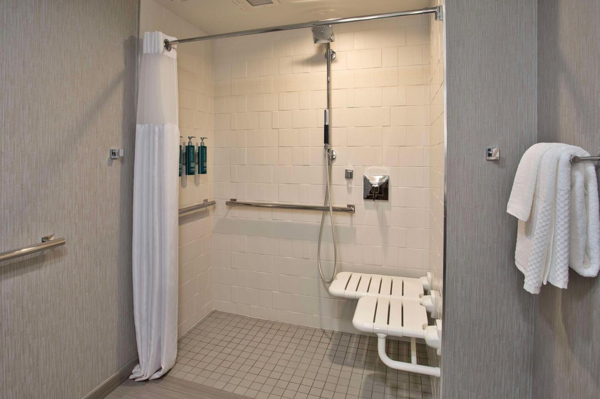 Doubletree By Hilton Lansing Ξενοδοχείο Εξωτερικό φωτογραφία