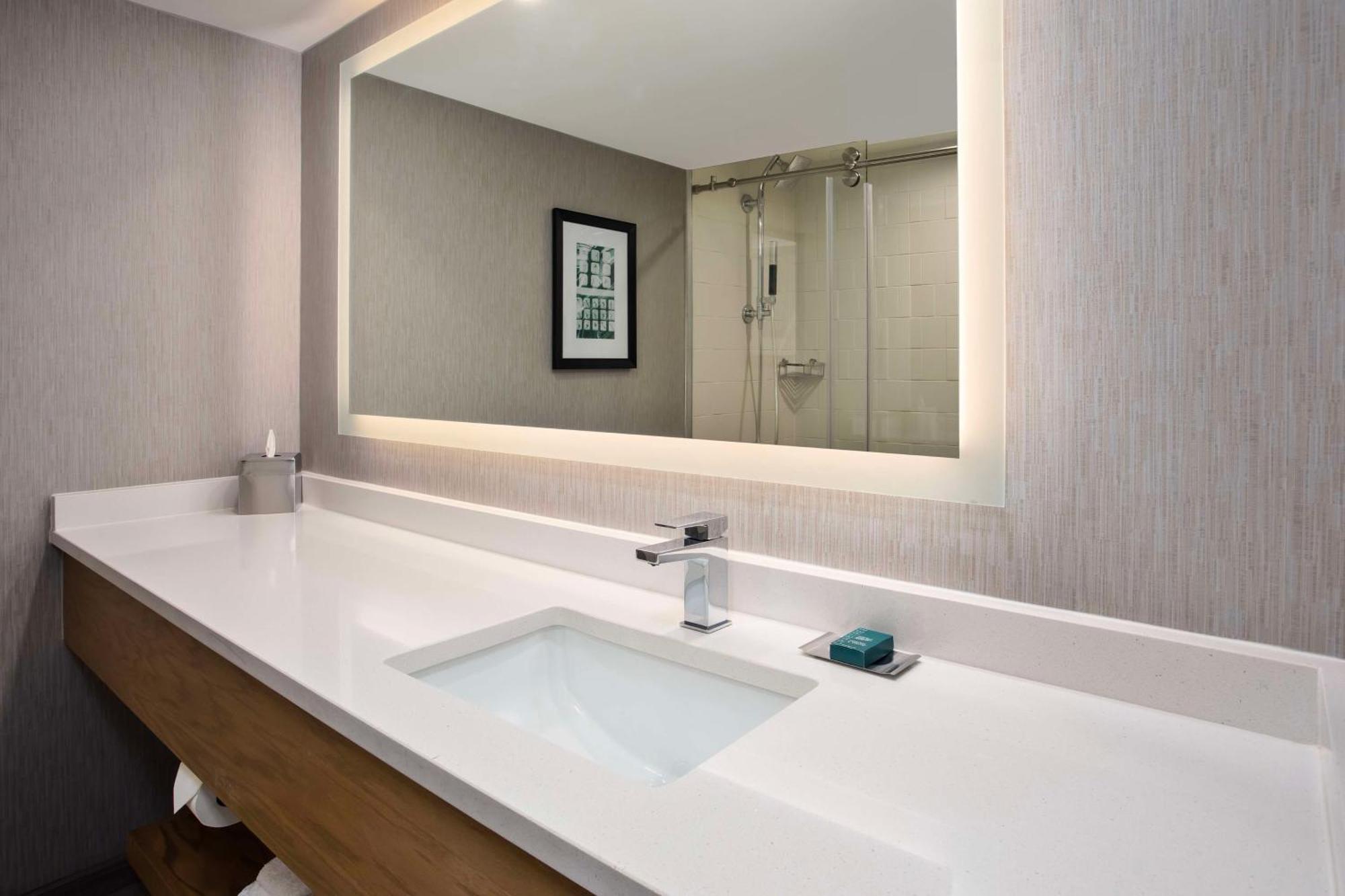 Doubletree By Hilton Lansing Ξενοδοχείο Εξωτερικό φωτογραφία
